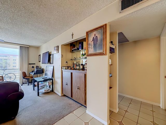 410 NW 68th Avenue 301, Plantation, FL 33317