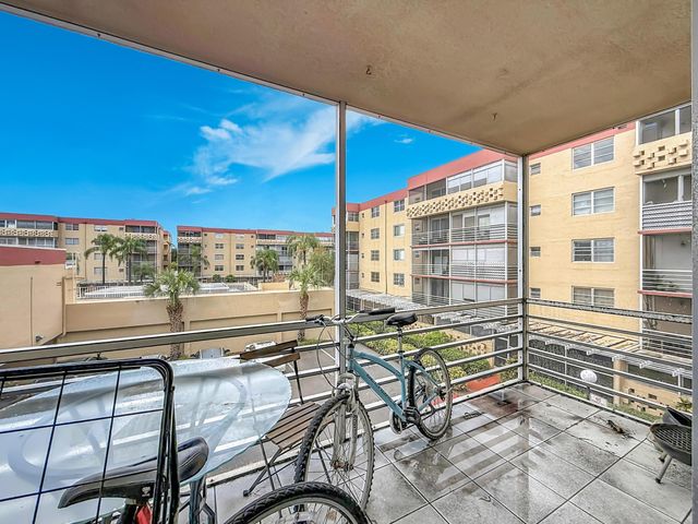 410 NW 68th Avenue 301, Plantation, FL 33317