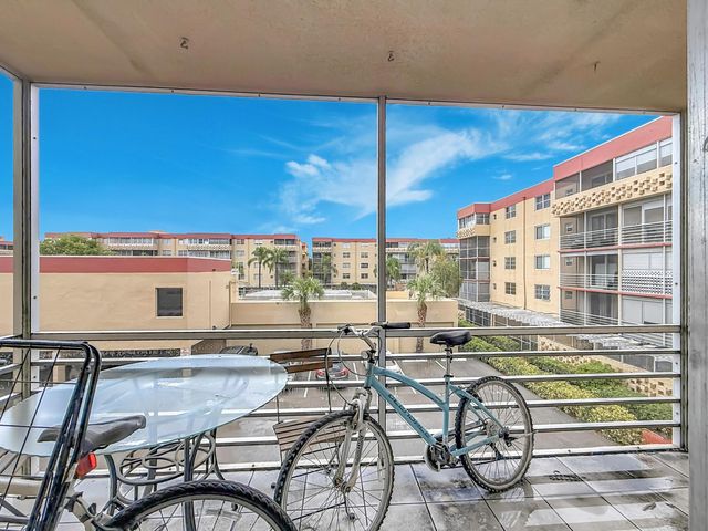 410 NW 68th Avenue 301, Plantation, FL 33317