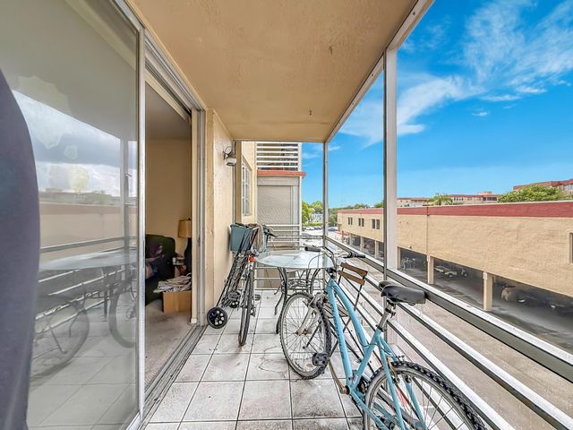 410 NW 68th Avenue 301, Plantation, FL 33317