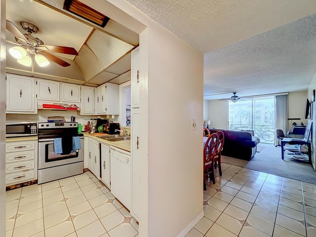 410 NW 68th Avenue 301, Plantation, FL 33317