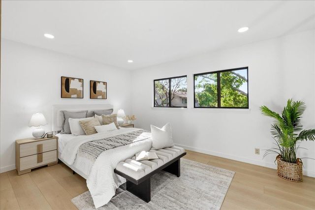1983 San Luis Avenue 16, Mountain View, CA 94043