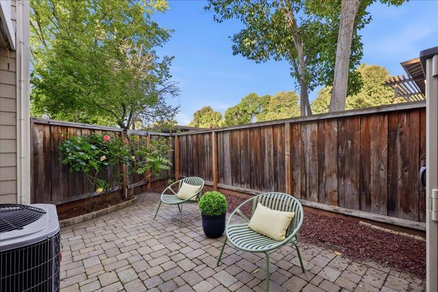 1983 San Luis Avenue 16, Mountain View, CA 94043