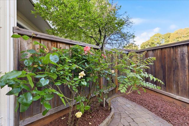 1983 San Luis Avenue 16, Mountain View, CA 94043