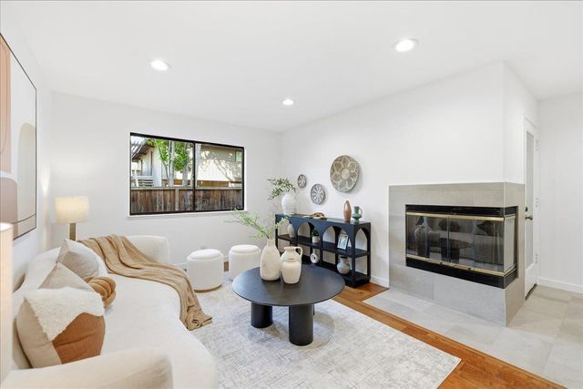1983 San Luis Avenue 16, Mountain View, CA 94043
