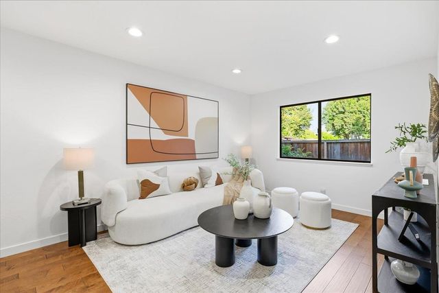 1983 San Luis Avenue 16, Mountain View, CA 94043
