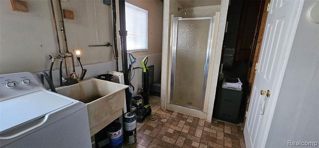 22308 Larch Street, Woodhaven, MI 48183