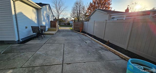 22308 Larch Street, Woodhaven, MI 48183