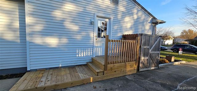 22308 Larch Street, Woodhaven, MI 48183