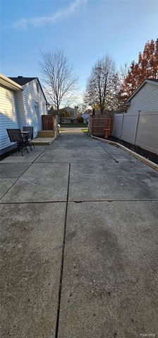 22308 Larch Street, Woodhaven, MI 48183