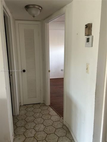 8881 Sunrise Lakes Boulevard 204, Sunrise, FL 33322