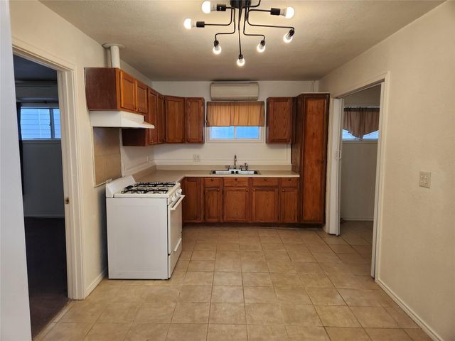 1803 Church A, Galveston, TX 77550