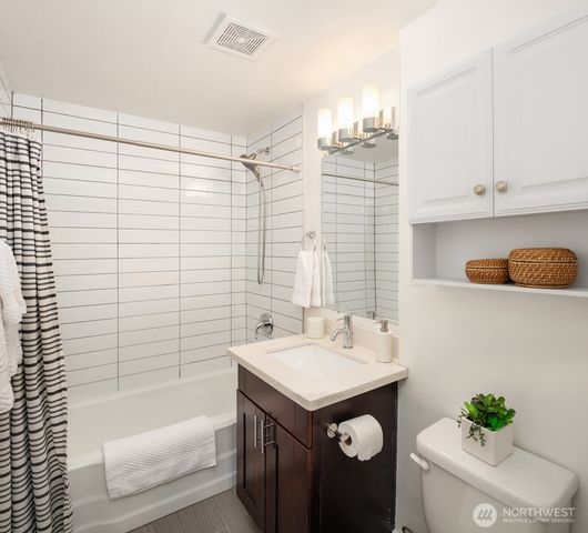 2011 NE 97th Street, Seattle, WA 98115