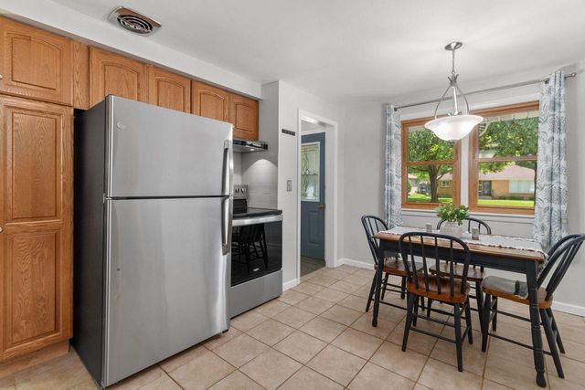 2213 N BENNETT STREET, Appleton, WI 54914