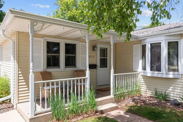2213 N BENNETT STREET, Appleton, WI 54914