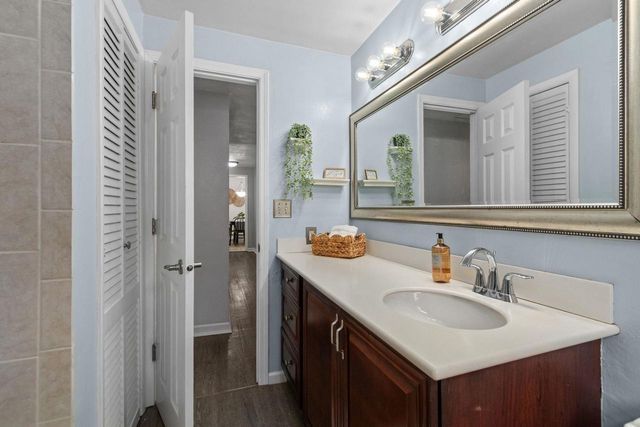2213 N BENNETT STREET, Appleton, WI 54914