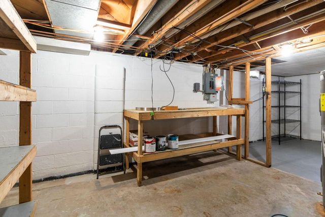 2213 N BENNETT STREET, Appleton, WI 54914
