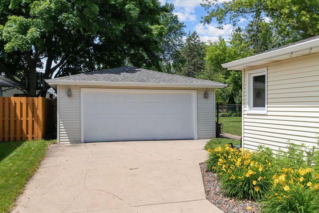 2213 N BENNETT STREET, Appleton, WI 54914