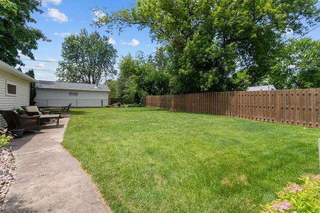 2213 N BENNETT STREET, Appleton, WI 54914