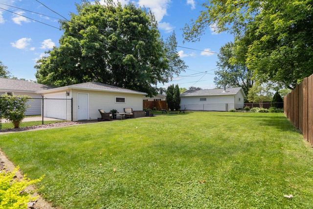 2213 N BENNETT STREET, Appleton, WI 54914