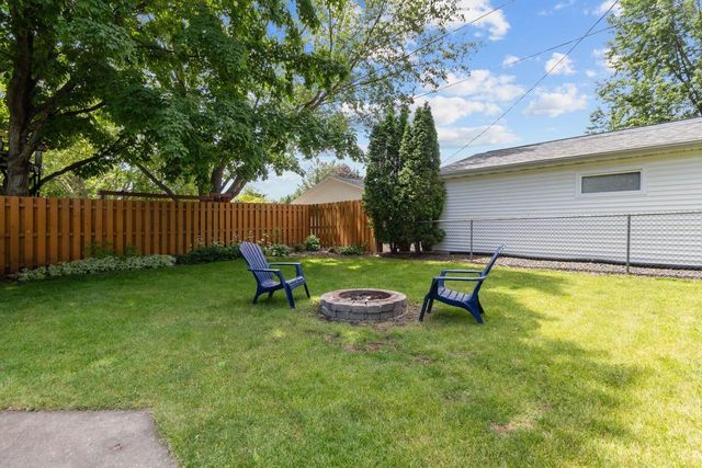 2213 N BENNETT STREET, Appleton, WI 54914