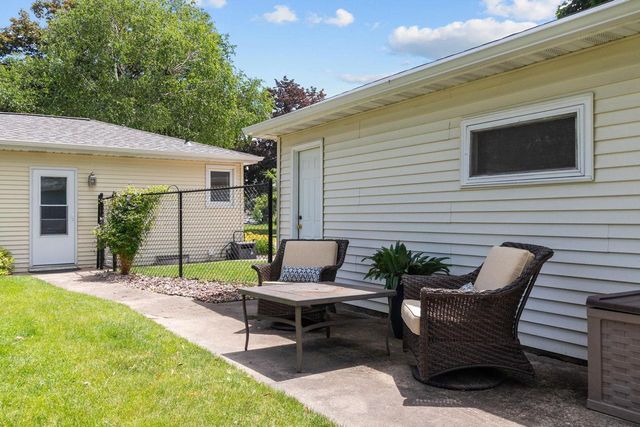 2213 N BENNETT STREET, Appleton, WI 54914