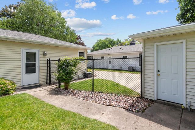 2213 N BENNETT STREET, Appleton, WI 54914
