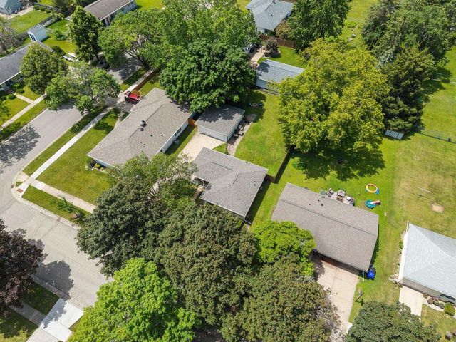 2213 N BENNETT STREET, Appleton, WI 54914