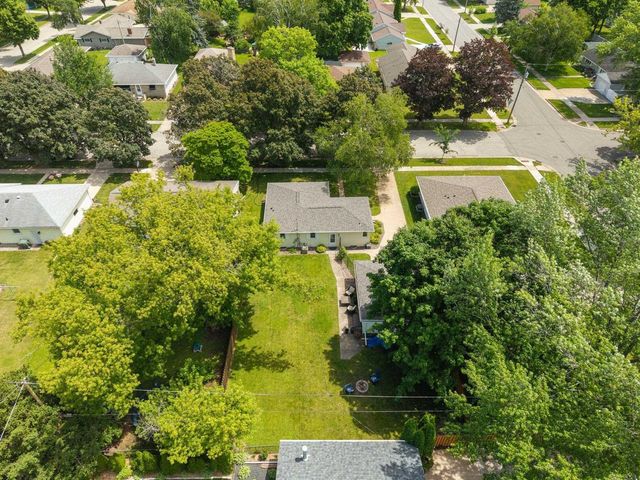 2213 N BENNETT STREET, Appleton, WI 54914