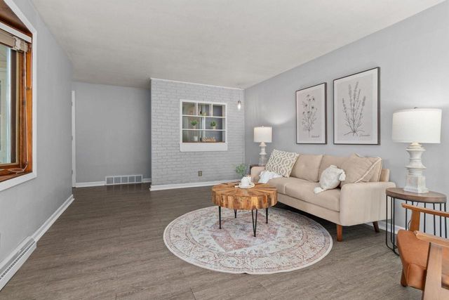 2213 N BENNETT STREET, Appleton, WI 54914
