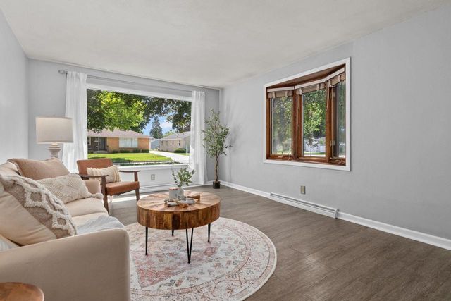2213 N BENNETT STREET, Appleton, WI 54914