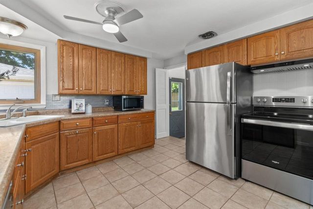 2213 N BENNETT STREET, Appleton, WI 54914