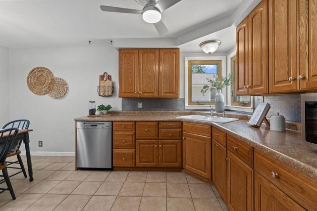 2213 N BENNETT STREET, Appleton, WI 54914