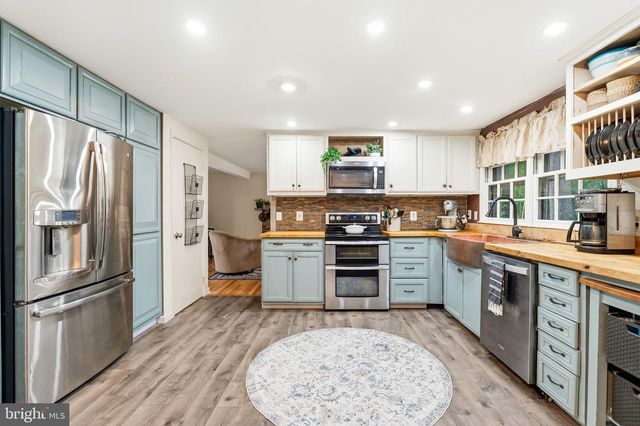 5839 NEW ENGLAND WOODS DR, Burke, VA 22015