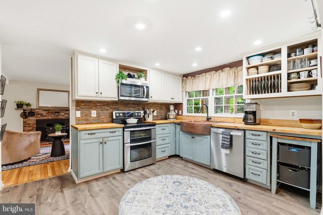 5839 NEW ENGLAND WOODS DR, Burke, VA 22015