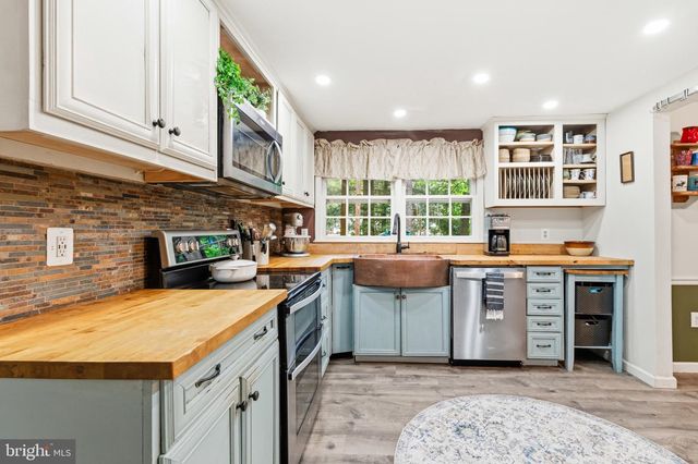 5839 NEW ENGLAND WOODS DR, Burke, VA 22015