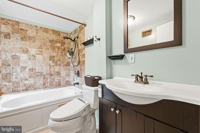 5839 NEW ENGLAND WOODS DR, Burke, VA 22015