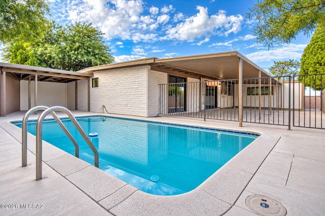 8261 E 18th Street, Tucson, AZ 85710