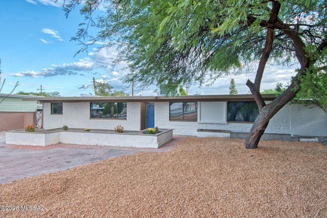 8261 E 18th Street, Tucson, AZ 85710