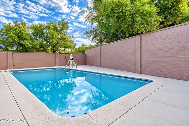 8261 E 18th Street, Tucson, AZ 85710