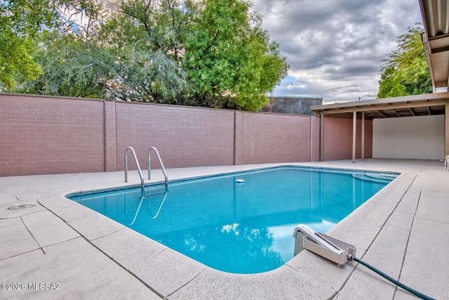 8261 E 18th Street, Tucson, AZ 85710