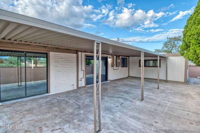 8261 E 18th Street, Tucson, AZ 85710