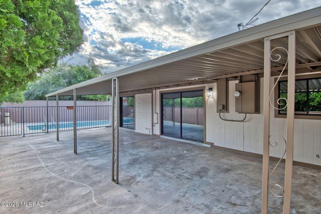 8261 E 18th Street, Tucson, AZ 85710