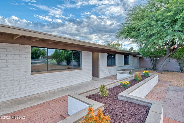 8261 E 18th Street, Tucson, AZ 85710