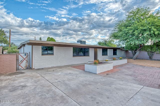 8261 E 18th Street, Tucson, AZ 85710