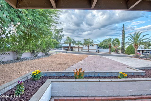 8261 E 18th Street, Tucson, AZ 85710
