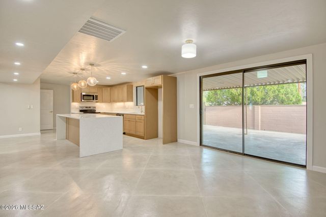 8261 E 18th Street, Tucson, AZ 85710