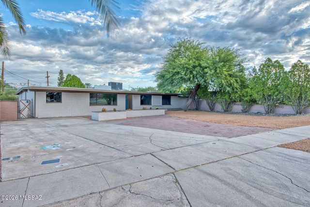 8261 E 18th Street, Tucson, AZ 85710