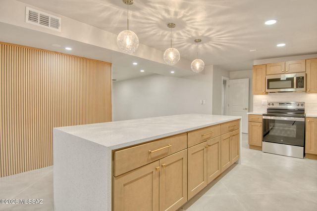 8261 E 18th Street, Tucson, AZ 85710