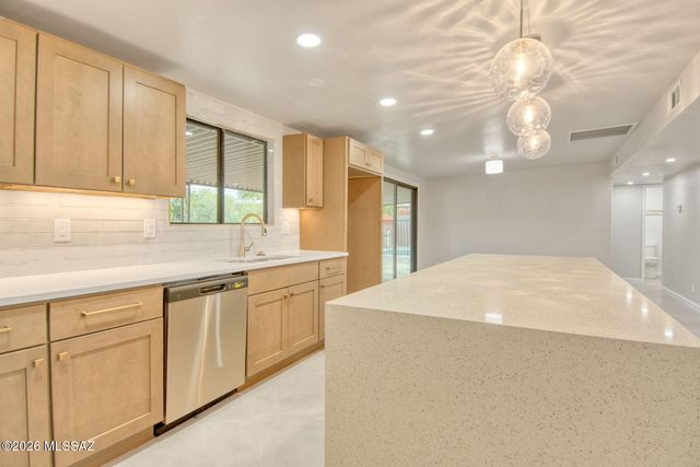 8261 E 18th Street, Tucson, AZ 85710